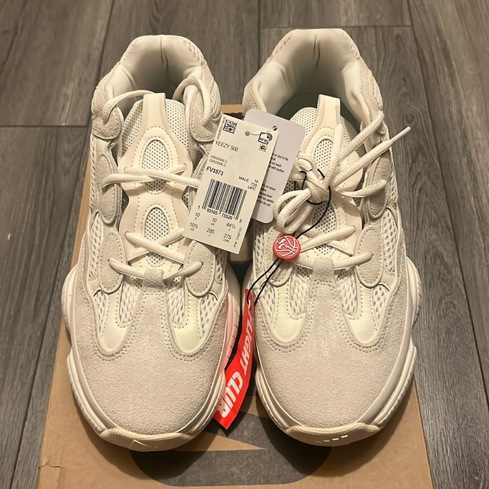 BRAND NEW NEVER WORN YEEZY 500 “ BONE WHITE “ SIZE 10.5